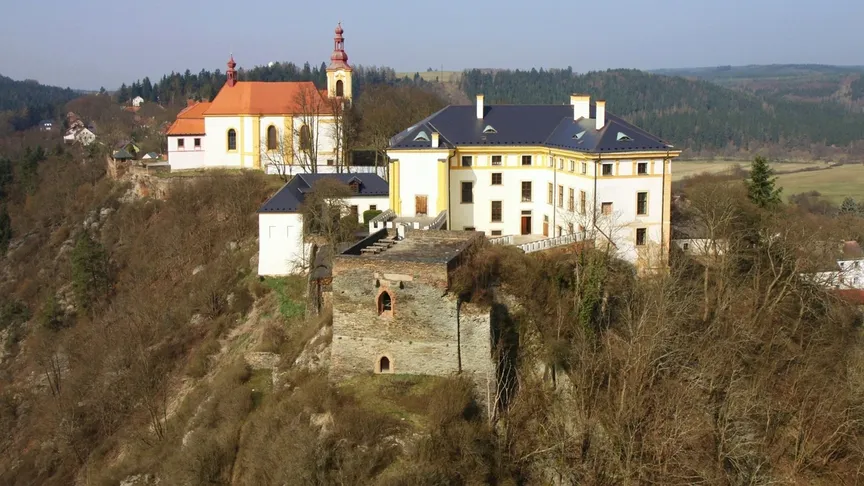 Krásný zámek, který musíte navštívit.