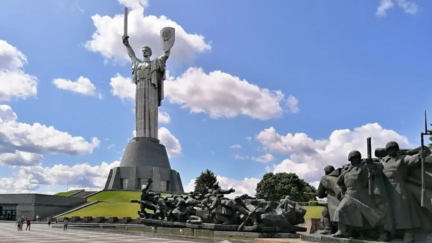 Socha „Matka Ukrajina“ v Kyjevě