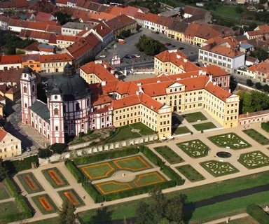 Tento český zámek přezdívají Moravské Versailles! Přesto ho turisté stále přehlížejí Tento český zámek je skutečný unikát.