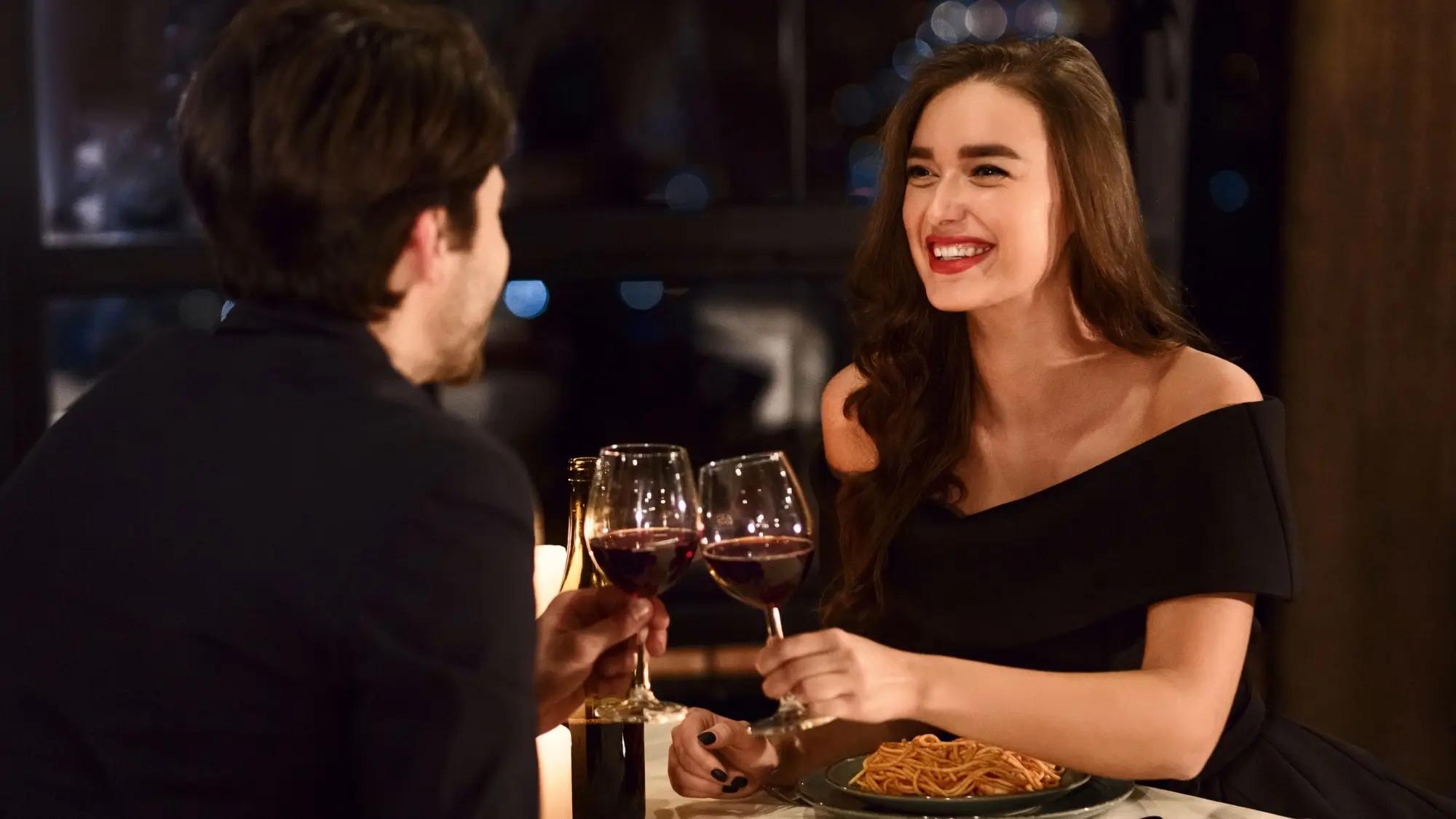 Pár na romantické večeři