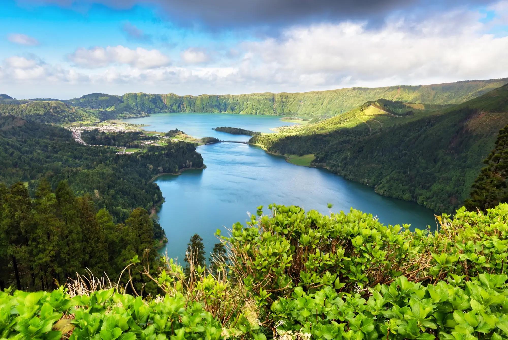 Letecký pohled na přírodu Azorských ostrovů