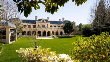 V Beverly Parku se dějí věci: Paris Hilton koupila sídlo, které mění pravidla luxusního bydlení