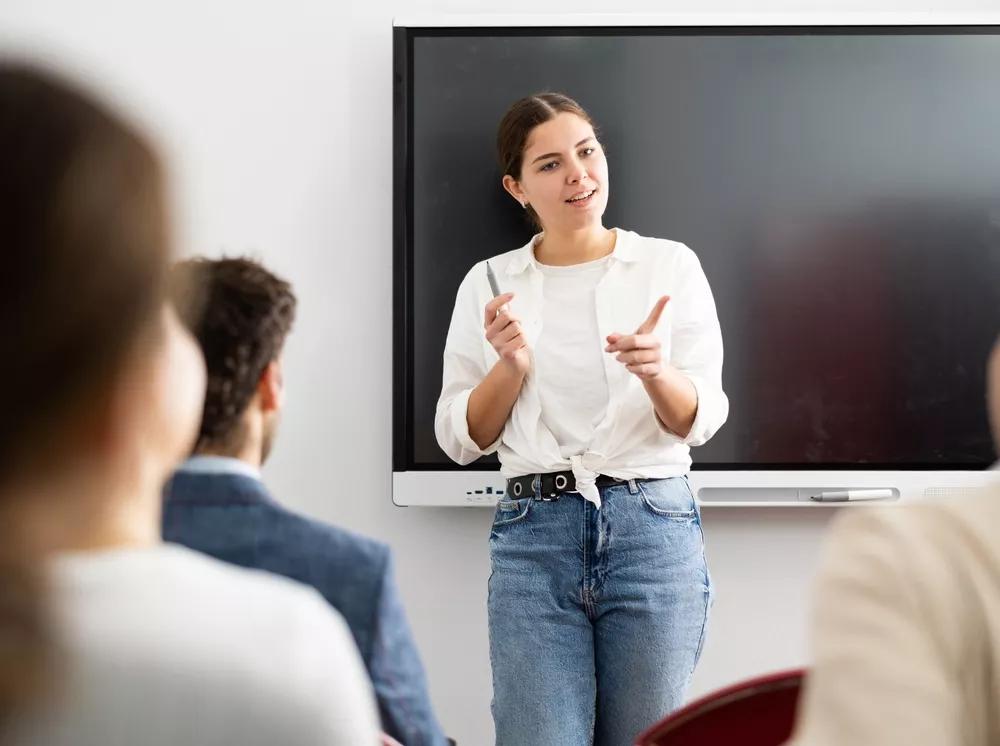 učitelka před třídou