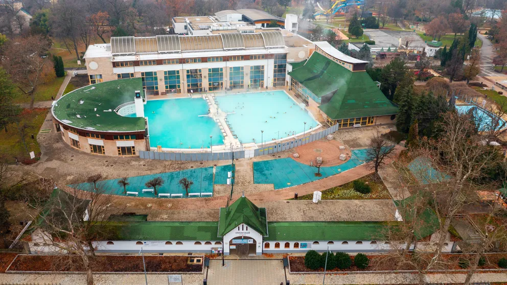 Tajný wellness hit pro všechny, kdo hledají hotové lázeňské nebe. Vstup skoro zadarmo, voda hřeje tělo i duši