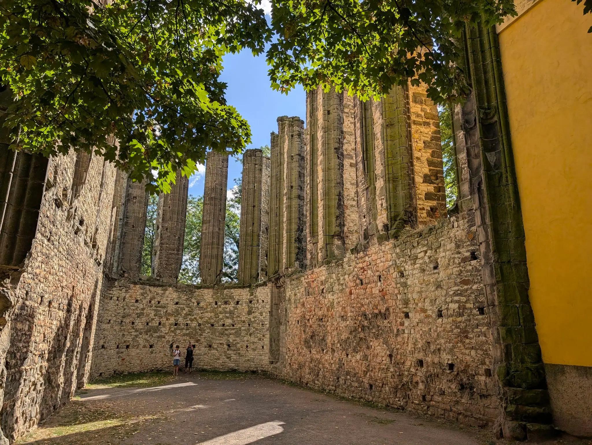 Nedostavěný chrám Panny Marie v Panenském Týnci.