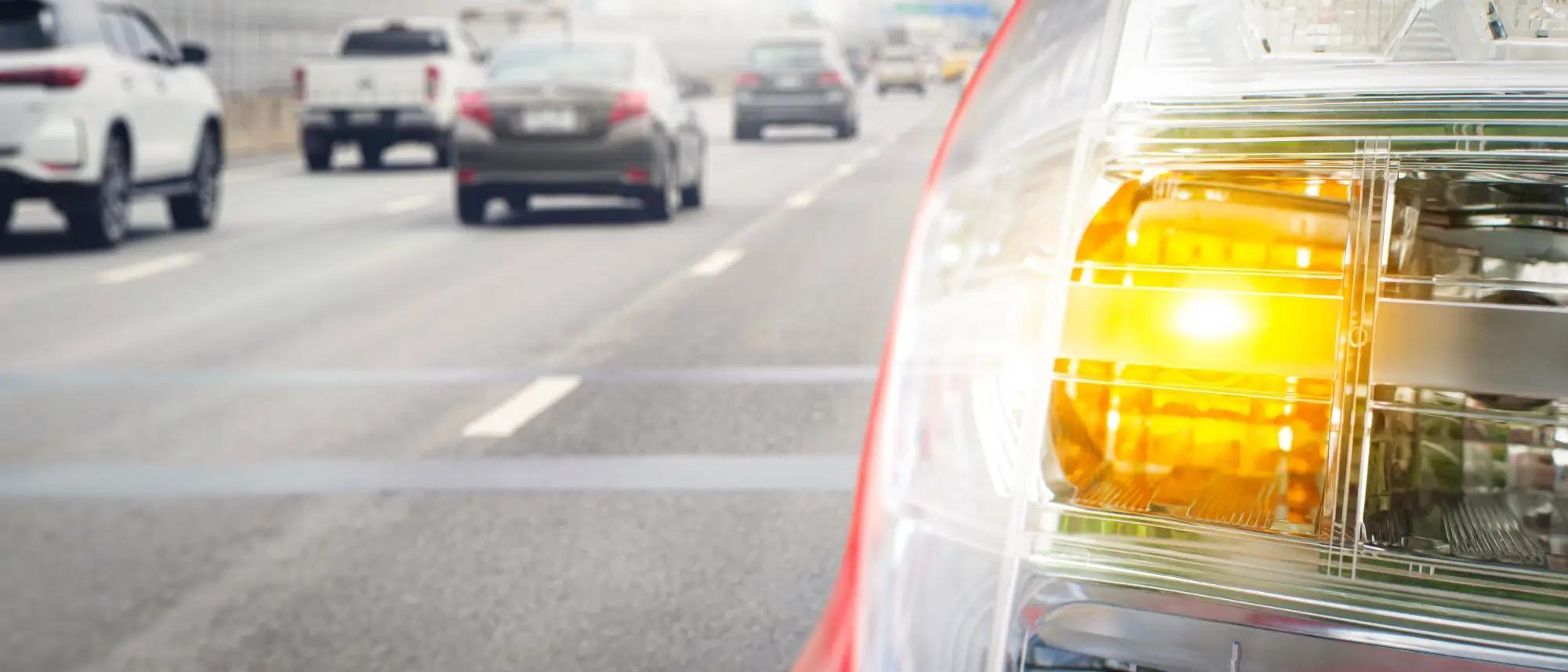 Řidič na dálnici často velmi riskují. Zdroj: shutterstock.com