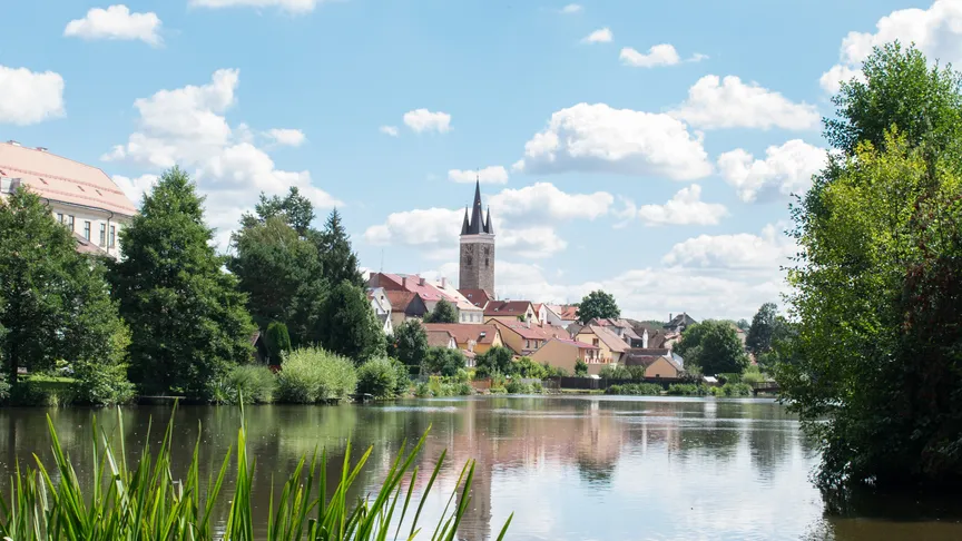 Zatímco v Česku ceny letí vzhůru, tady mají lidé vystaráno. Bydlení za hubičku, služby levné a život bez stresu.