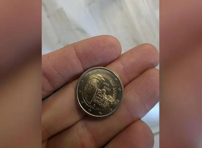 Vzácná dvoueurová mince