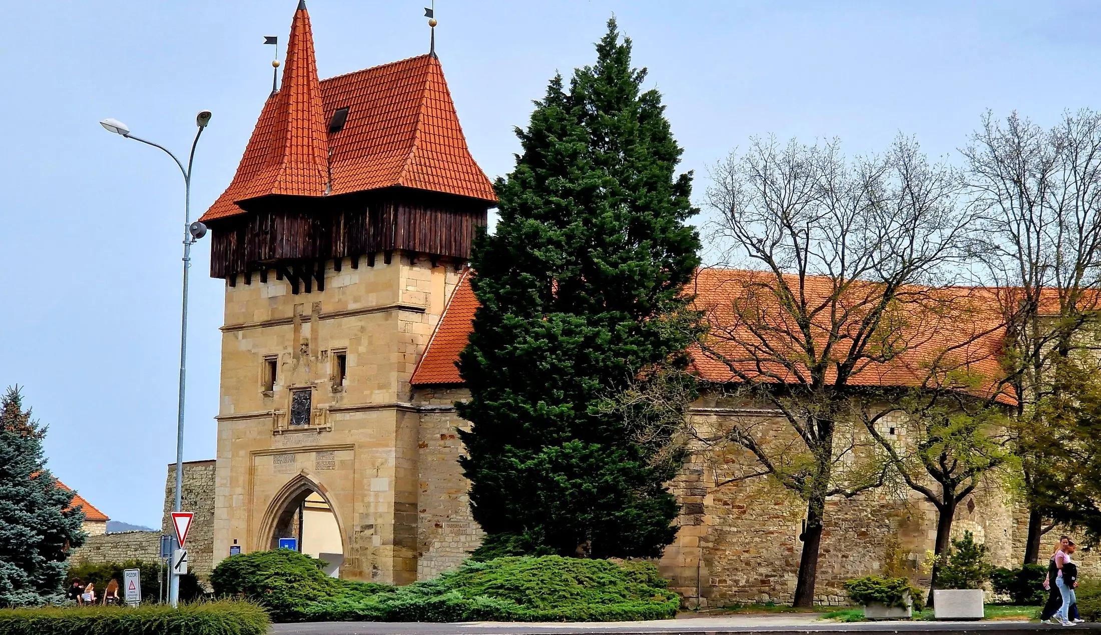 Žatecká brána v Lounech.