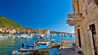 Divoká krása ostrova, kde ticho má úplně jiný význam. Řecko to ale není.