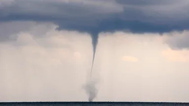 Pláže v Itálii pod náporem bouře. Lehátka létala vzduchem, dovolená skončila chaosem