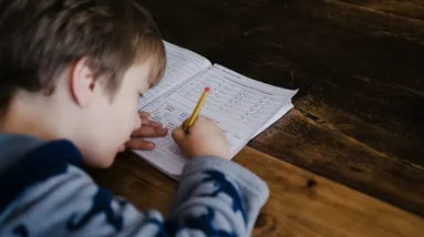 Můj syn prodával spolužákům bonbony.