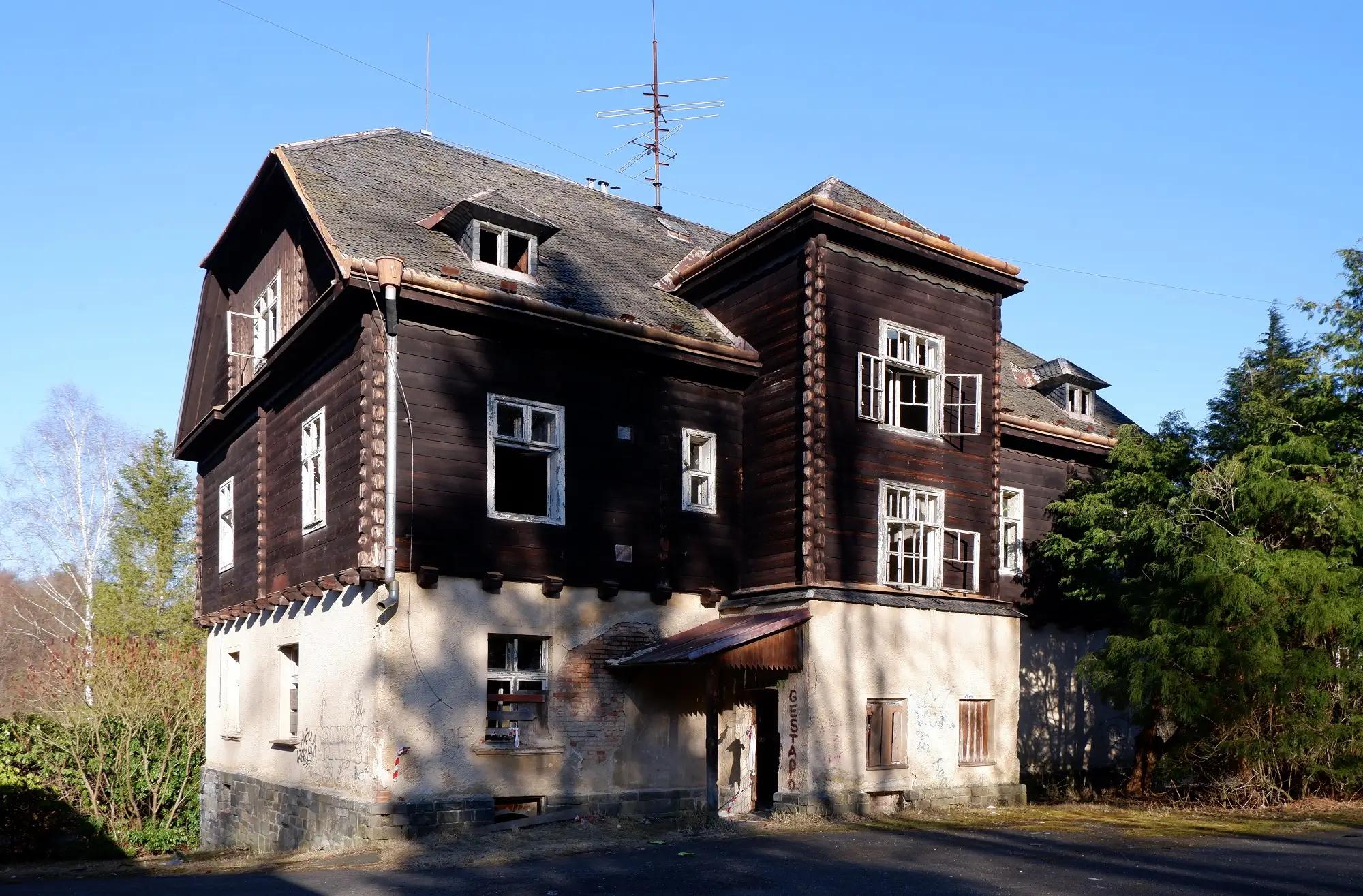 Jánské Koupele, správní budova