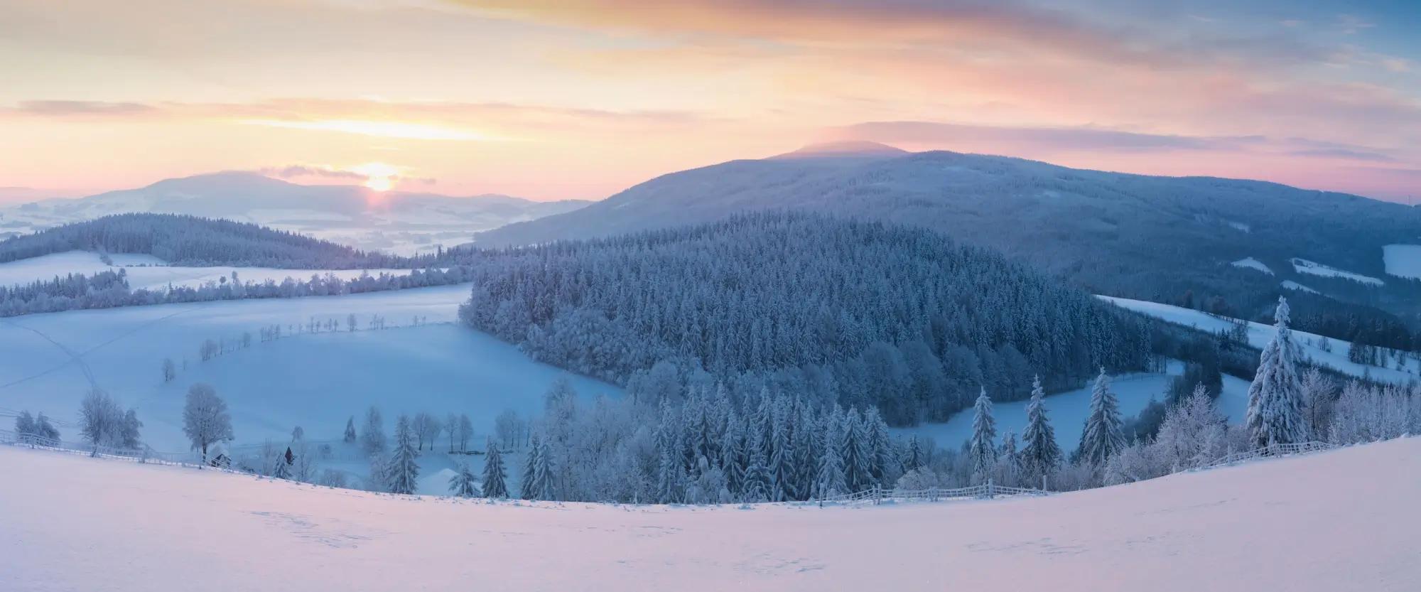 V únoru je ideální vyrazit za sluníčkem na hory. Zdroj: shutterstock.com