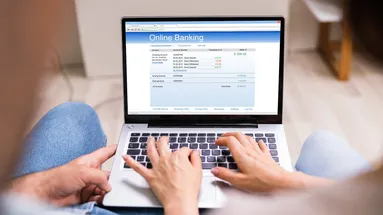 Známá česká banka vyhazuje klienty. Kdo nedodrží jejich pravidla, přijde v červenci o účet