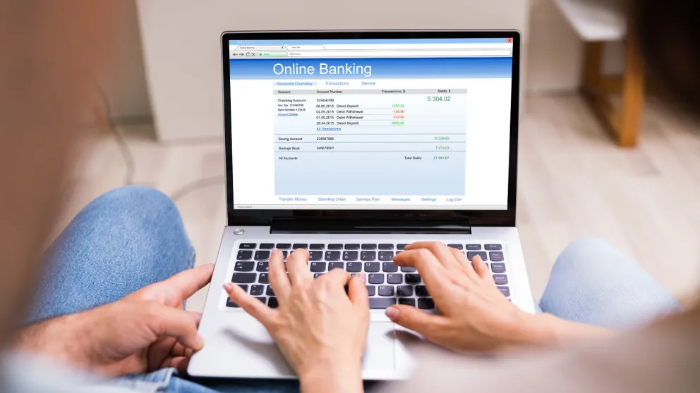 Známá česká banka vyhazuje klienty. Kdo nedodrží jejich pravidla, přijde v červenci o účet