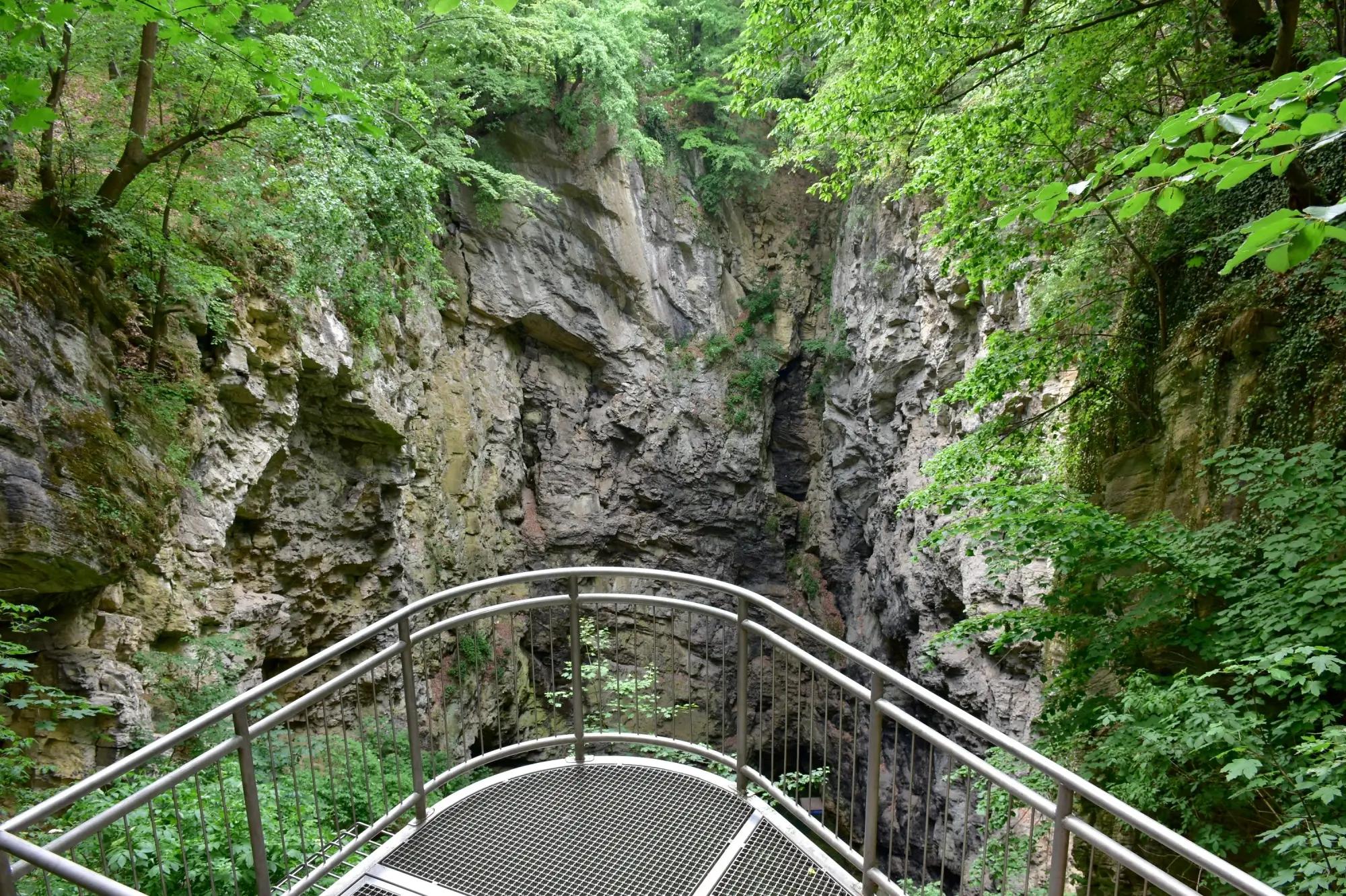 Pohled do Hranické propasti