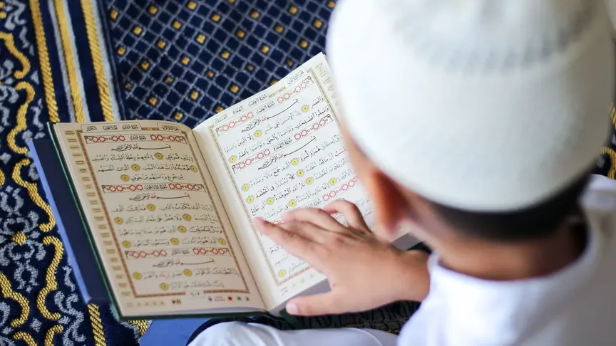 muslim čte korán
