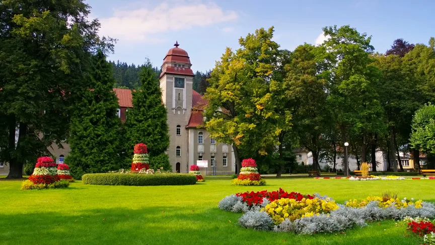 Tohle místo za hranicemi láká seniory jako magnet. Jen pár kilometrů a ceny vás překvapí
