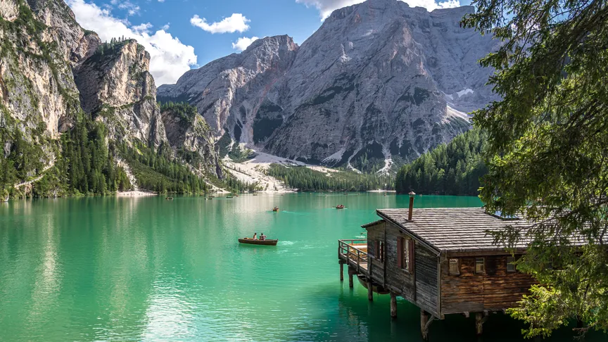 Jezero, které láká na ikonické loďky.