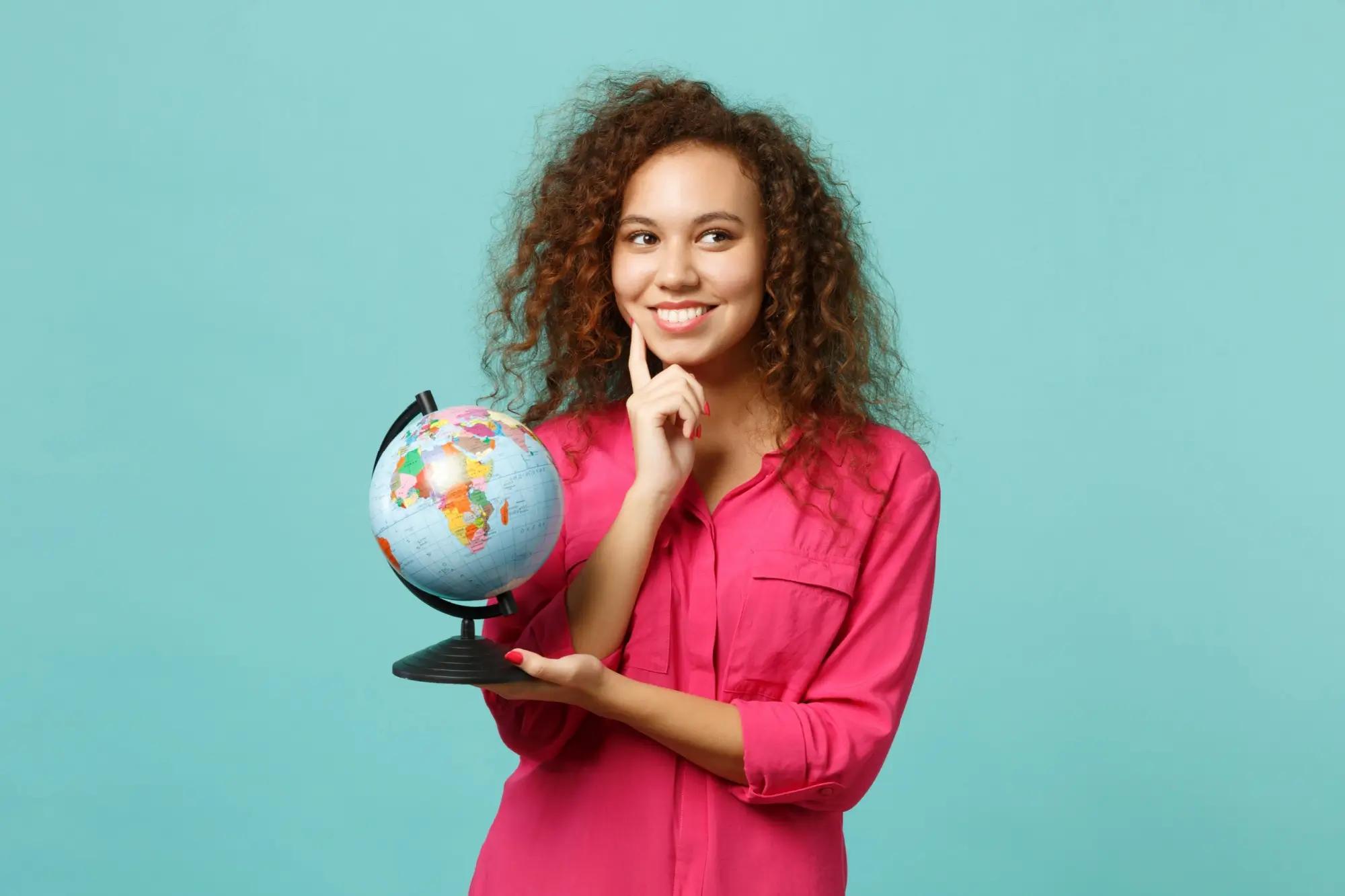 Žena s globusem