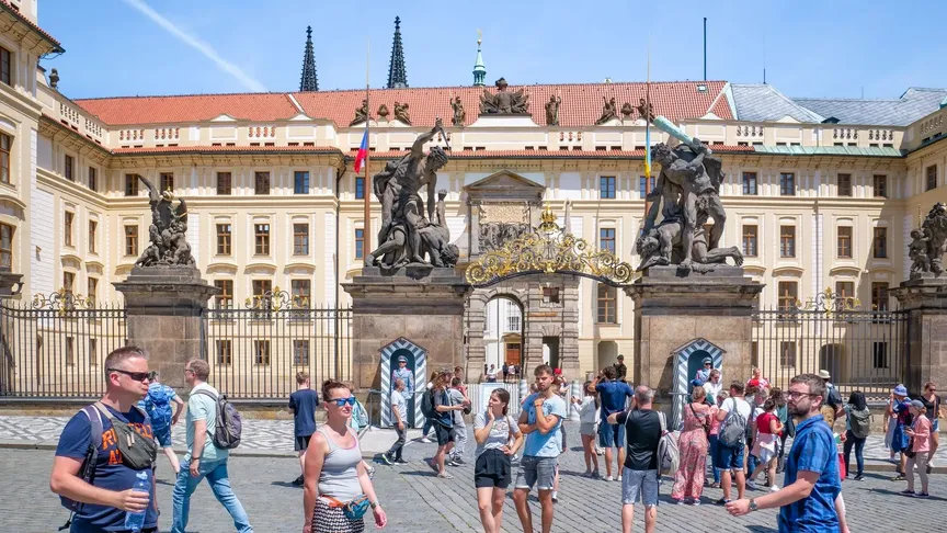 turisté na Pražském hradě