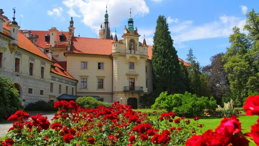 Na tento krásný park blízko Prahy se stojí hodinové fronty.
