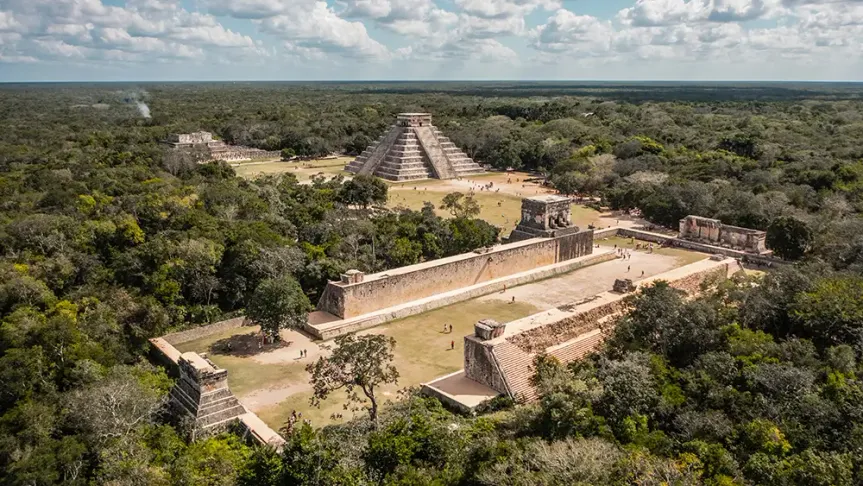 Nejznámější mayská pyramida El Castillo v Chichén Itzá
