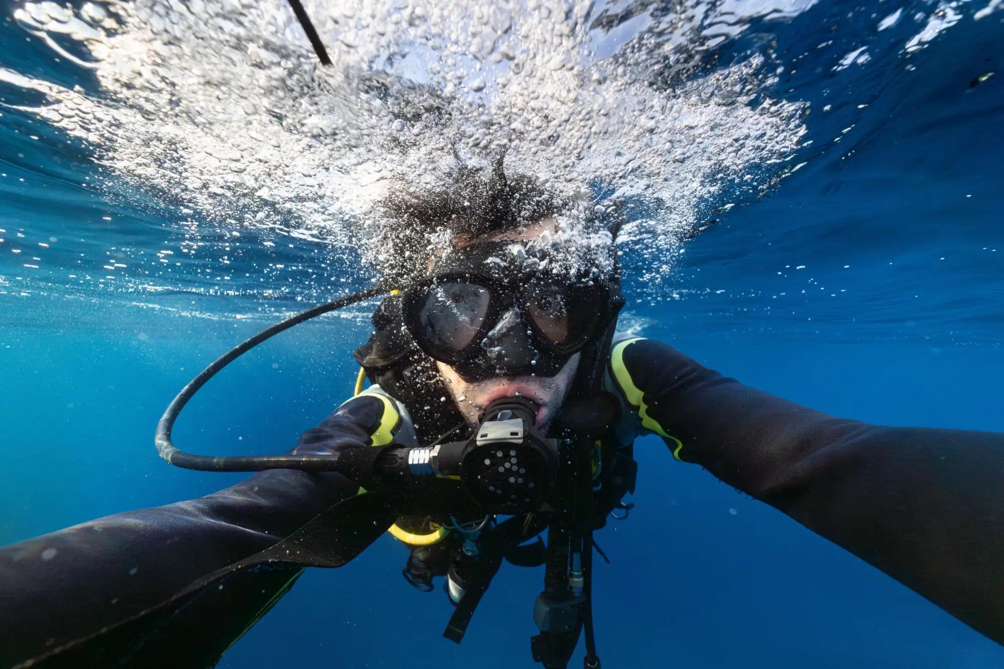 Potápěči stále mají v oceánu co objevovat. 