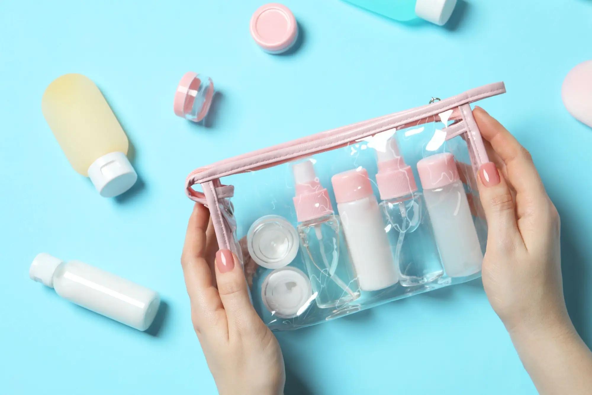 Cestovní kosmetika v průhledné tašce