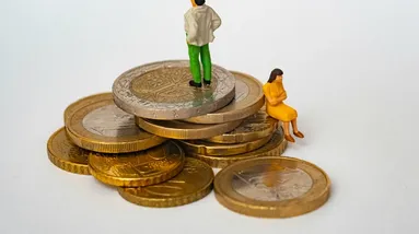 Jak platit na cestách? Vždy sebou berte platební kartu, hotovost měňte v Česku