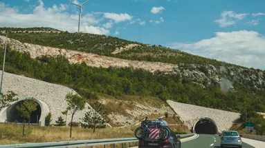 Města v Chorvatsku zavádí tvrdá opatření: Co letos nesmíte na ulici ani na pláži?