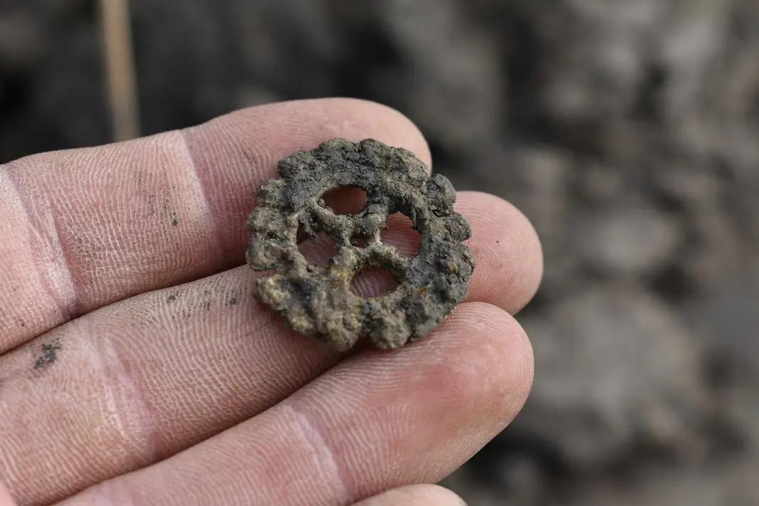 zlomek nalezeného keltského amuletu