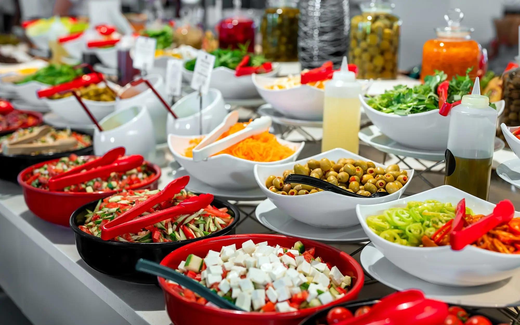 All-inclusive nevyhovují všem. Ptejte se cestovky i na další možnosti stravování na dovolené.