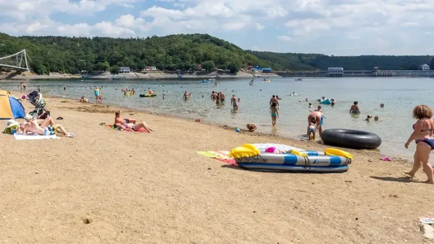 Komu se zasteskne po společnosti, ten se vydá směrem ke známé Vranovské pláži.