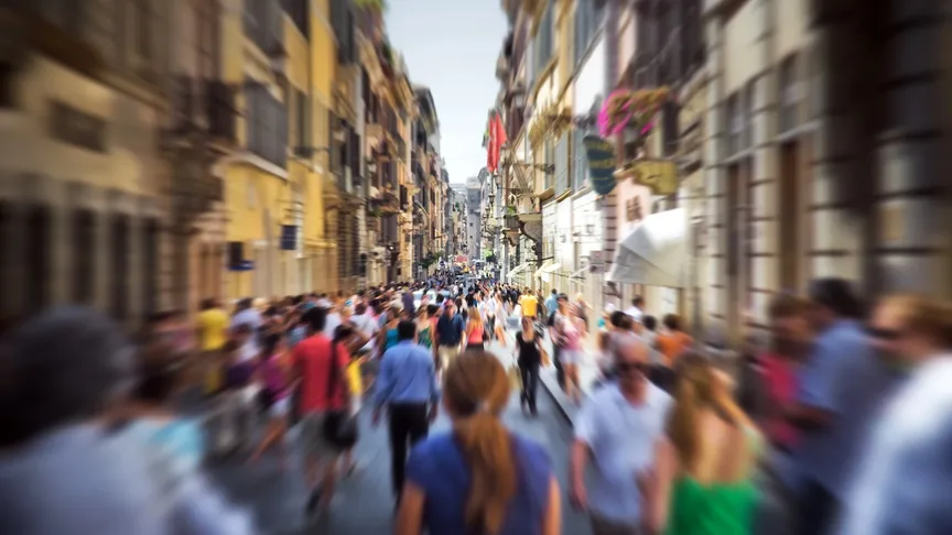 Gangy v Itálii mění atmosféru dovolené. Ministerstvo promlouvá o bezpečí dětí.