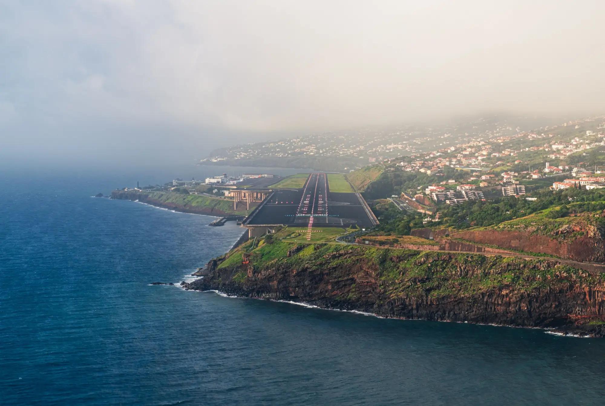Letiště Madeira Pohled na přistávací dráhu