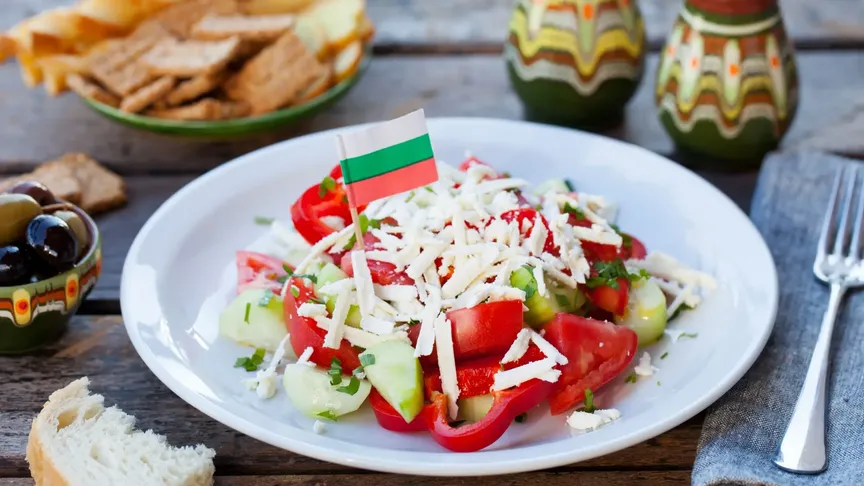 Chutný balkánský salát.