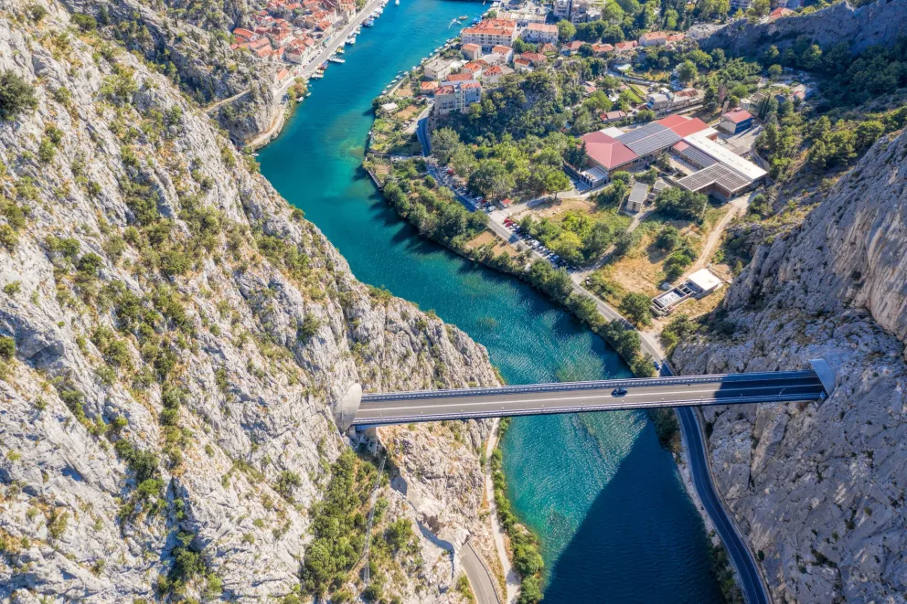 Tisíce Čechů si prodlužují léto: Destinace, kde dovolená nestojí majlant a slunce stále svítí