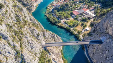 Tisíce Čechů si prodlužují léto: Destinace, kde dovolená nestojí majlant a slunce stále svítí