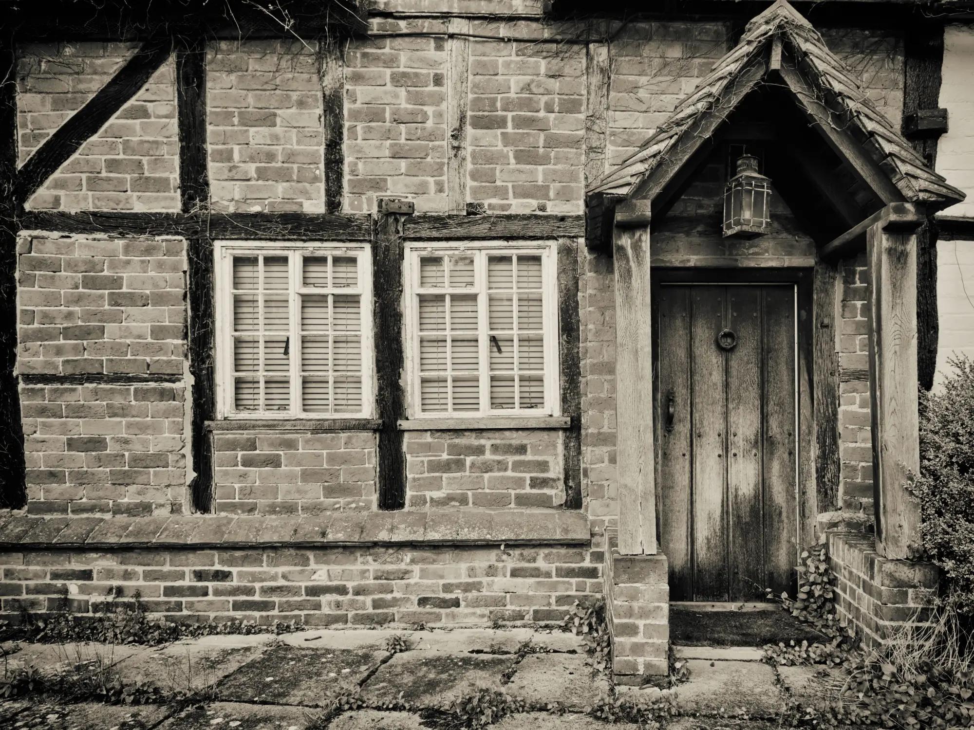 Staré domy na anglickém venkově mají své kouzlo