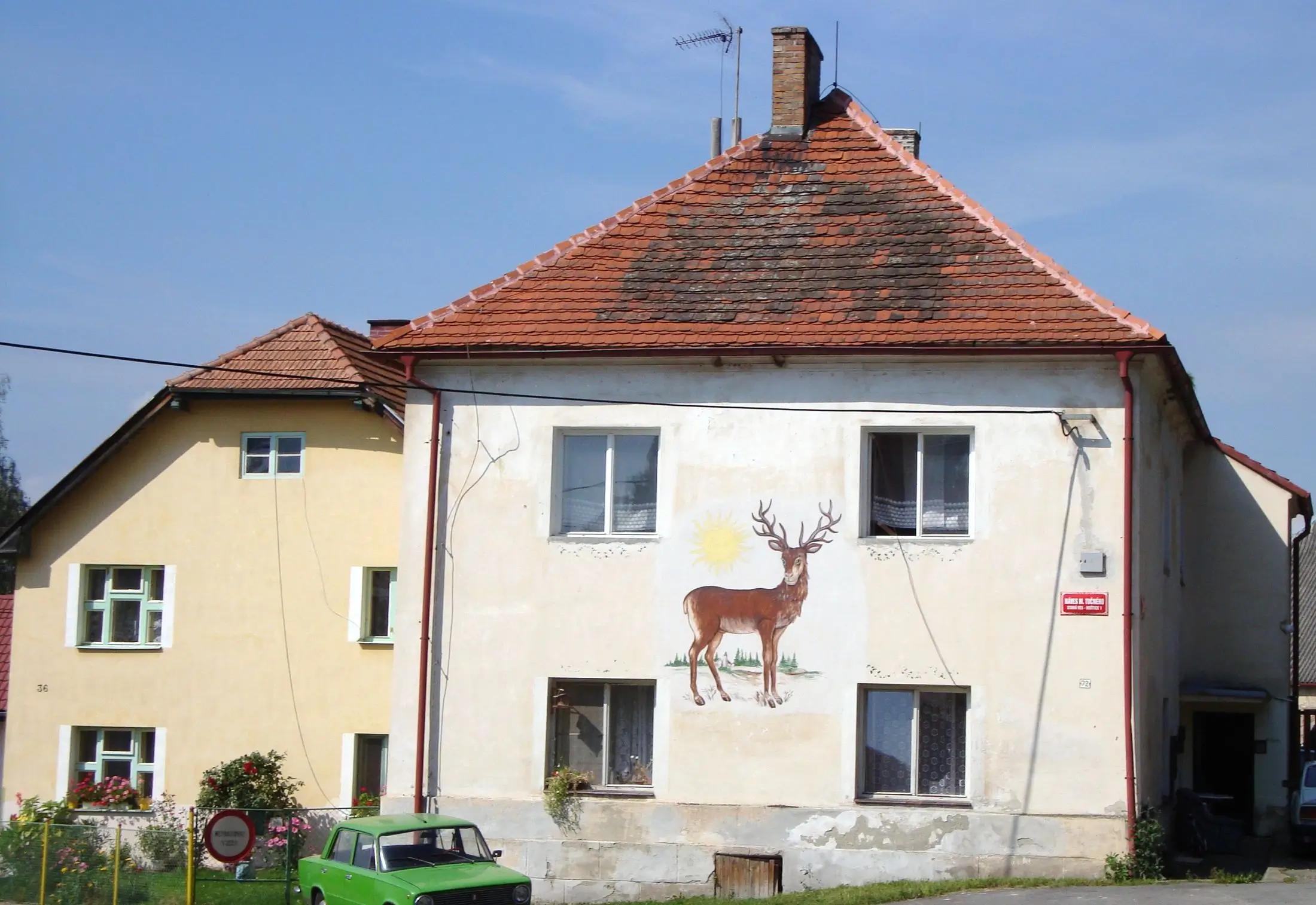 Slavná obec ze série Slunce, seno...