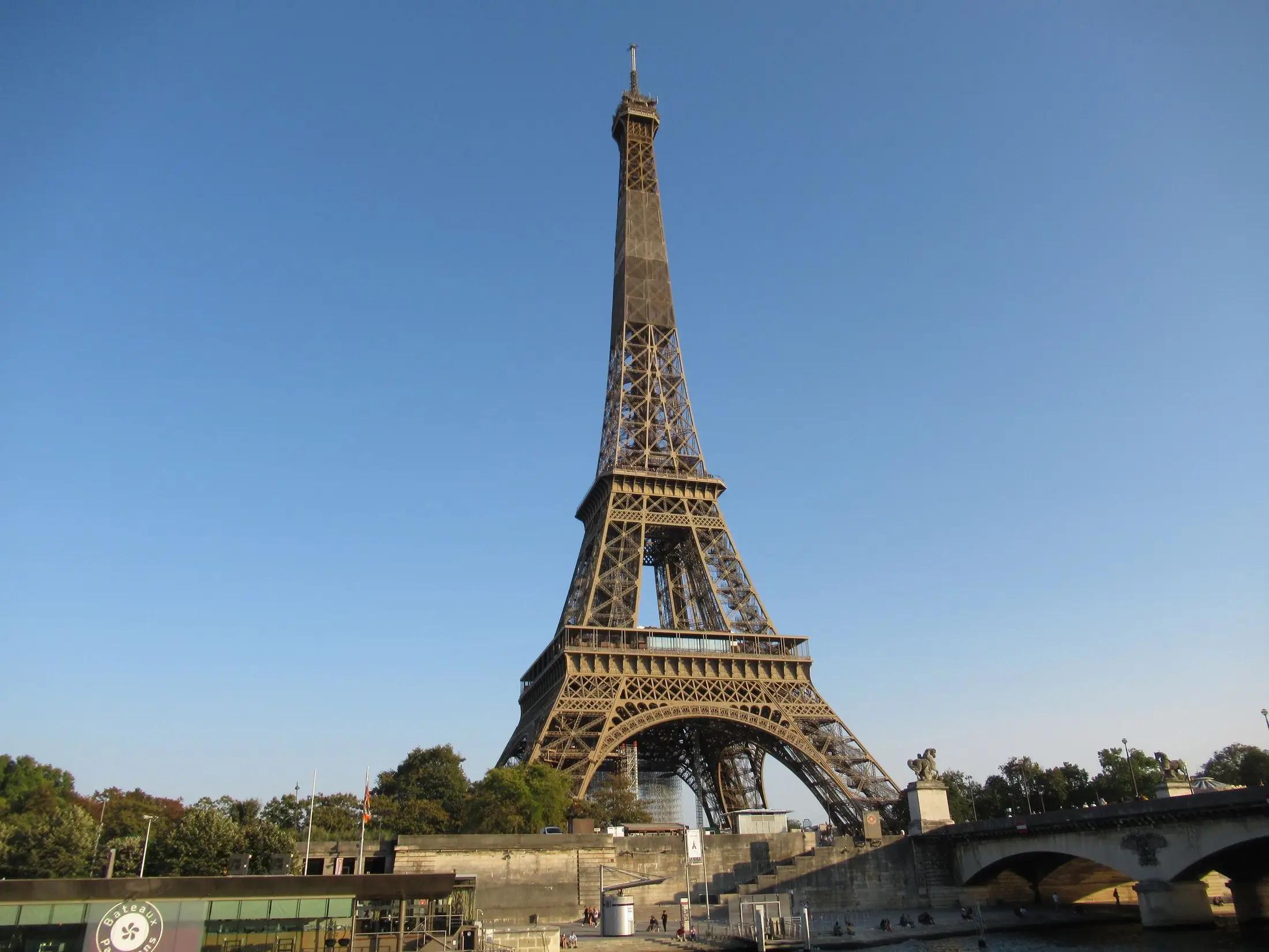 Eiffelova věž v Paříži