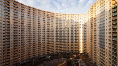 Jedna z největších obytných budov na světě, panelák v Kudrovu