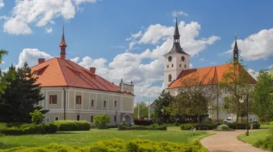 Skrytý klenot mezi českými lázněmi: Místo, kde voda léčí a turisté se sem vracejí každý rok.