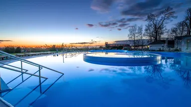 Nádherné termální lázně jen hodinu od českých hranic.