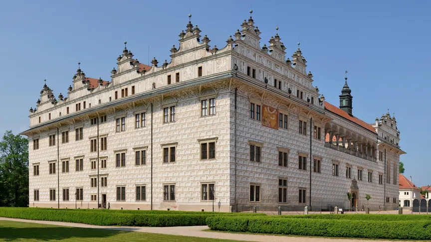 Zámek Litomyšl je oblíbeným turistickým cílem.