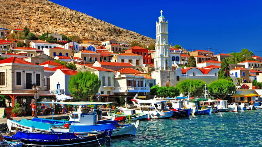 Dovolená na řeckých ostrovech táhne: Tradiční Řecko a zaručený únik před overtourismem.