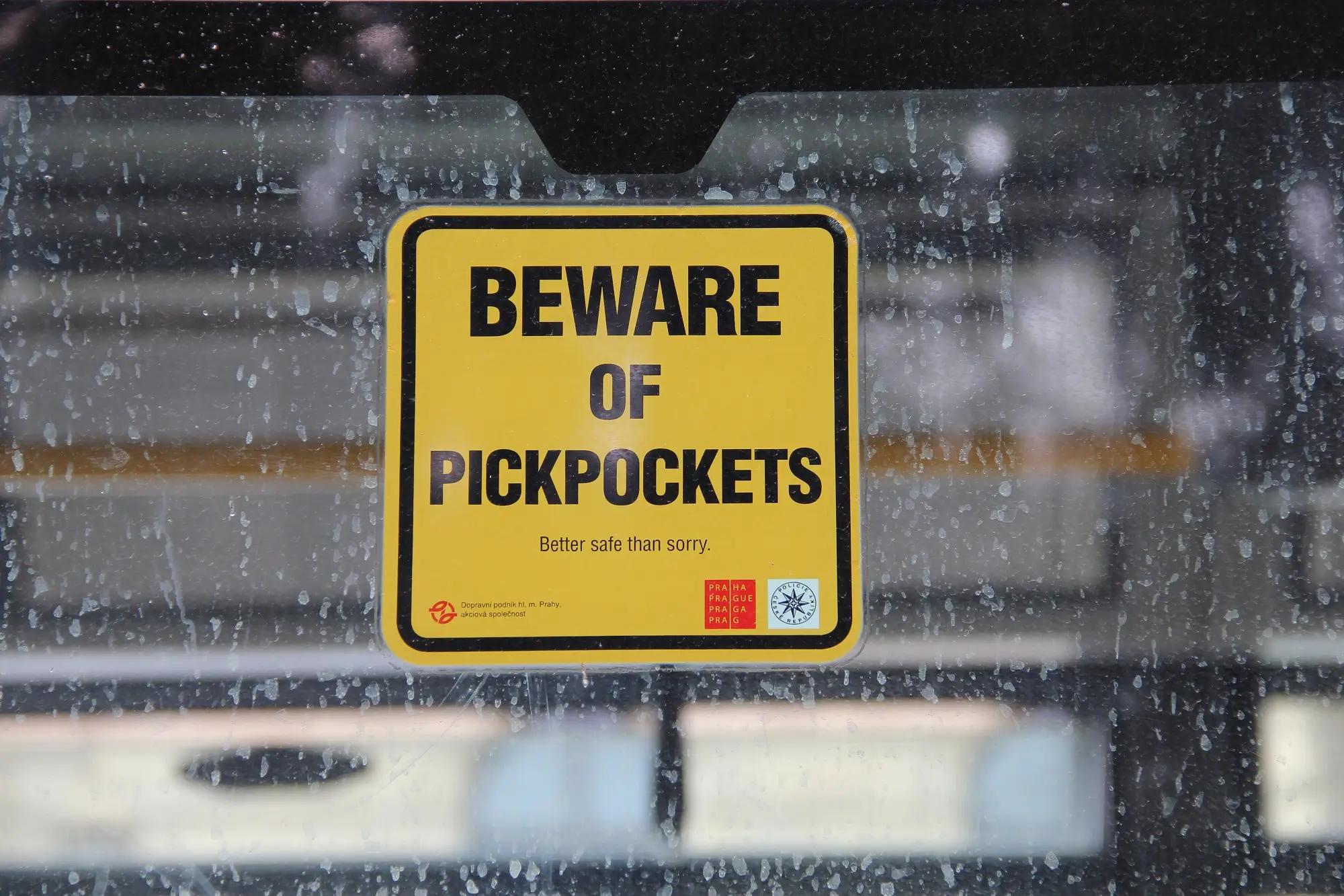 Varování před kapsáři nálepka