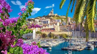 Pohled na jihofrancouzský přístav Marseille a Starý přístav